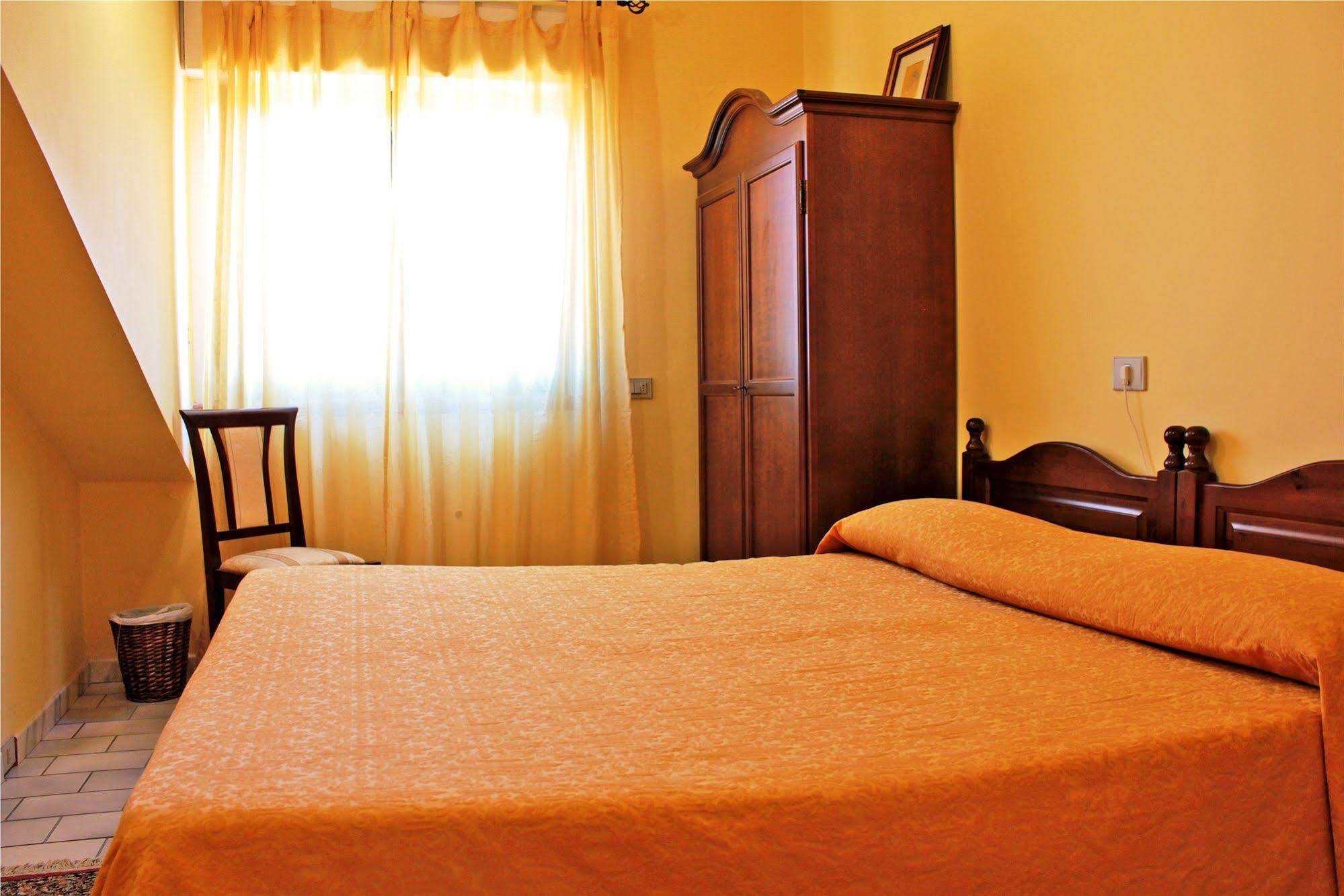 Ai Tre Parchi Bed And Bike Bed & Breakfast Randazzo Exterior foto